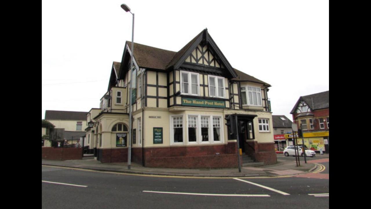 Handpost Lodge Newport  Exterior photo